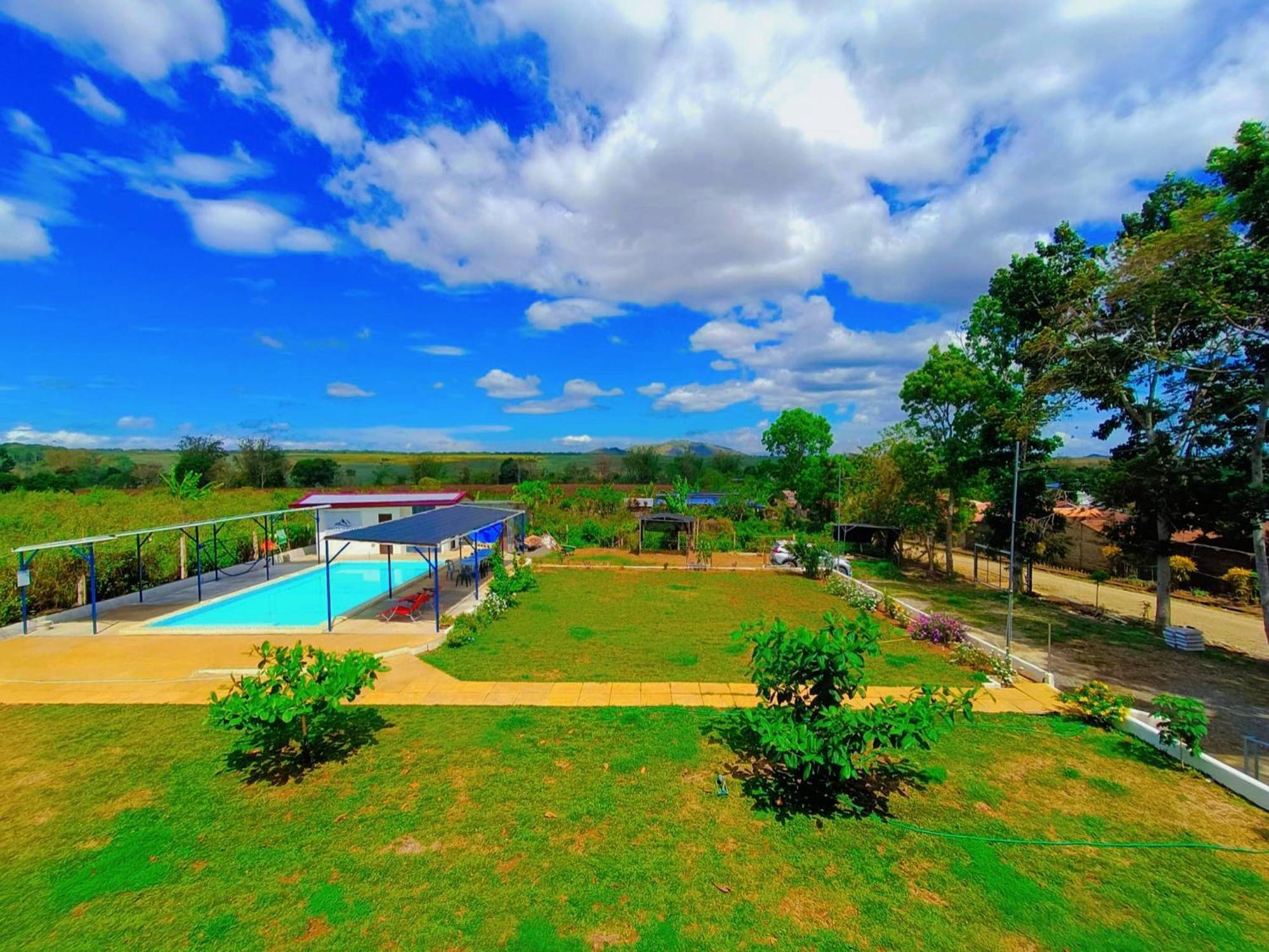 Concetta Tourist Inn Manolo Fortich 外观 照片